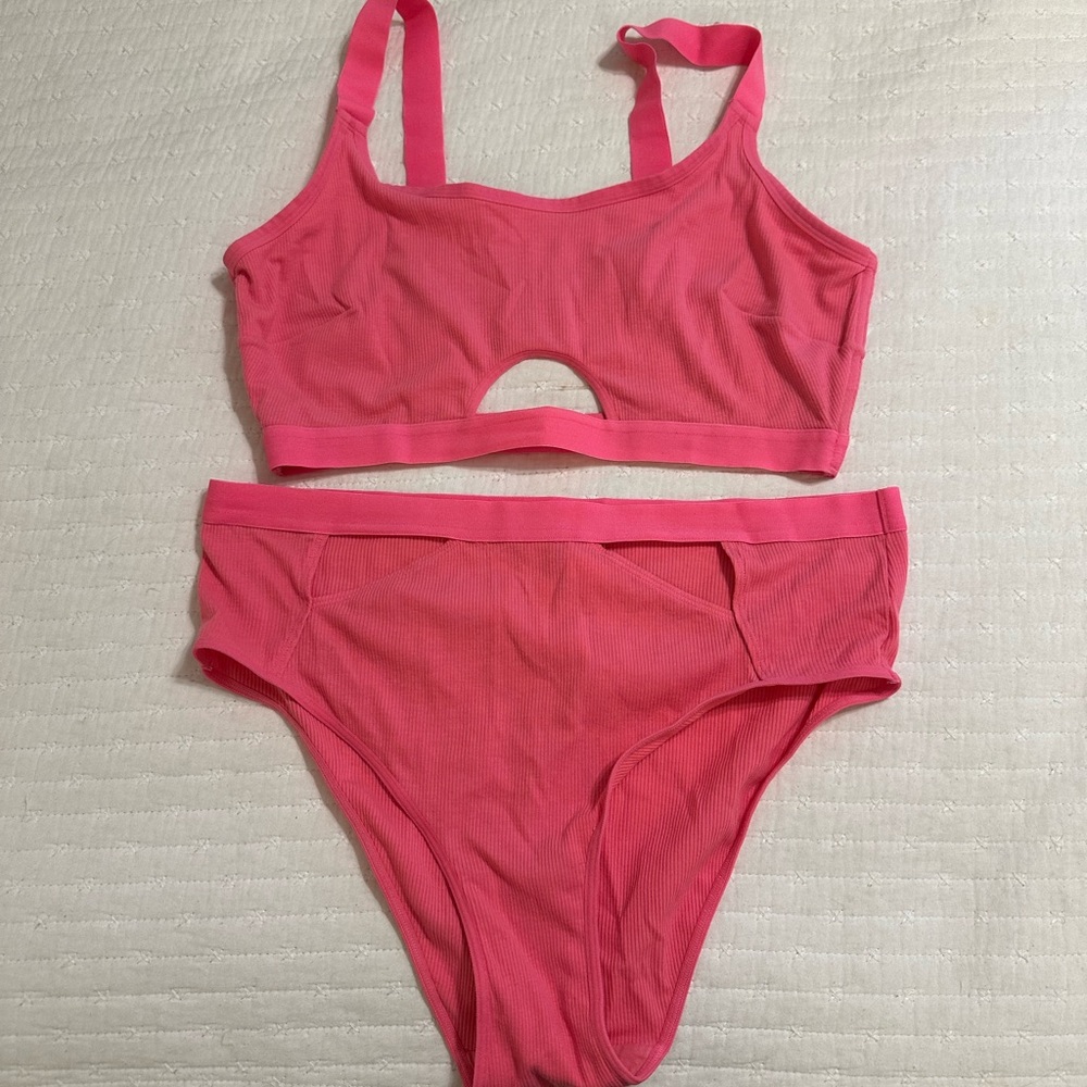 Close Hot Pink Bralette set